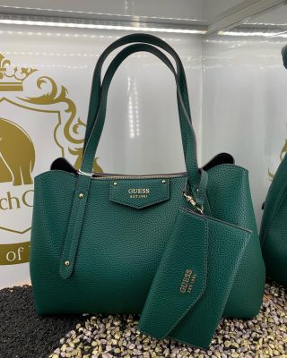 Dámska kabelka GUESS zelená HWEVG8 39009 Farba: zelená Farba výrobcu: FOR Uzatváranie: magnetický klips Počet komôr: 1...